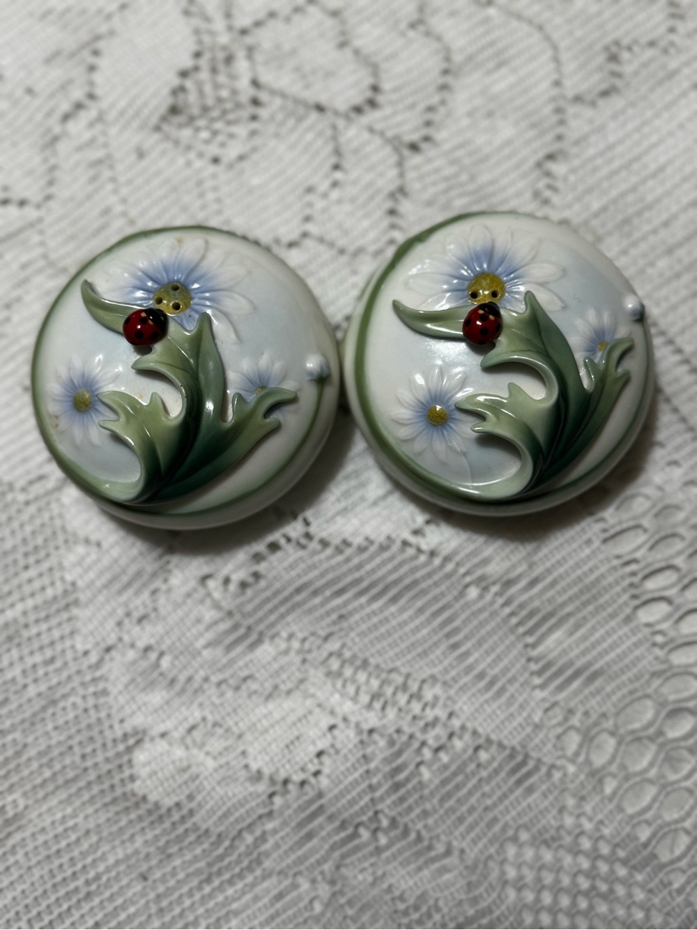 Franz Collection Ladybug and Flower Salt and Pepper Shakers (Model FZ00593).